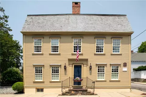 1 Elm St, Newport, RI 02840