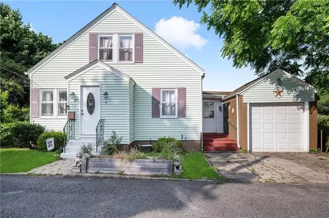 10 Hemlock Dr, Johnston, RI 02919