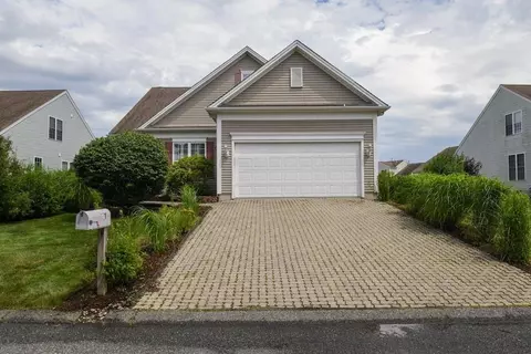 11 Starboard Ter, Narragansett, RI 02882