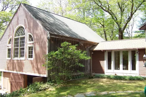 31 Huntinghouse Ln, Scituate, RI 02857