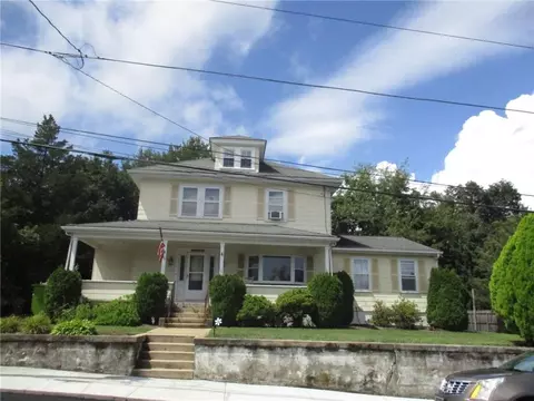 60 Andrews Ave, West Warwick, RI 02893