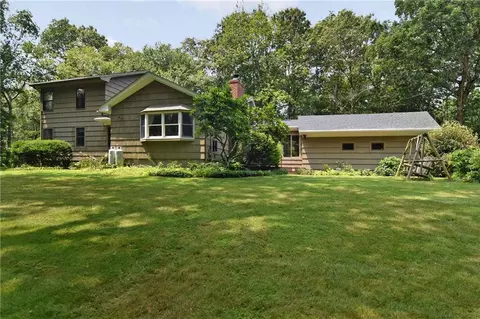 69 Diamond Hill Rd, Hopkinton, RI 02808
