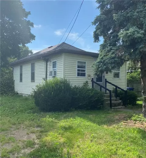 9 Overton St, Warwick, RI 02889