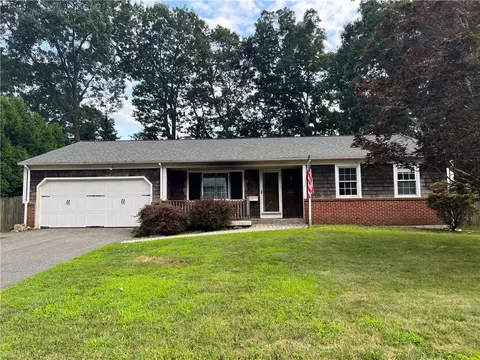 27 Tanglewood Dr, East Providence, RI 02915