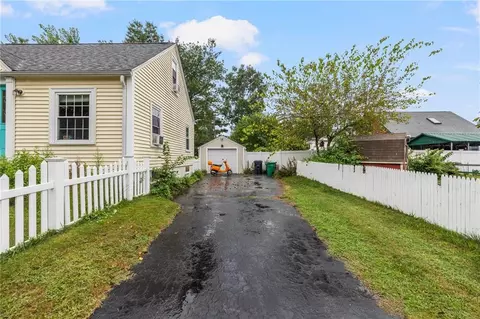105 River St, Warwick, RI 02888 photo 2