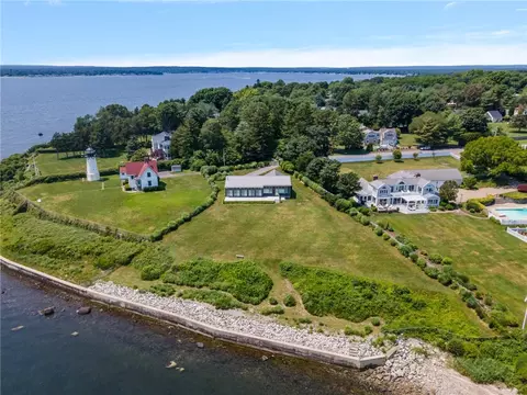 1340 Warwick Neck Ave, Warwick, RI 02889 photo 2
