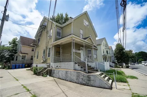 828 Cranston St, Cranston, RI 02920