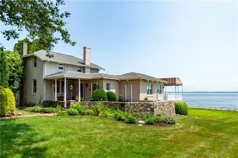 16 Broadview Ave, Warwick, RI 02889