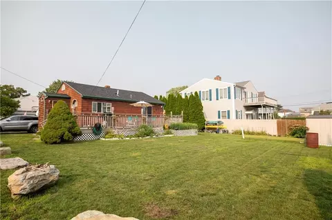 27 Ormerod Ave, Portsmouth, RI 02871
