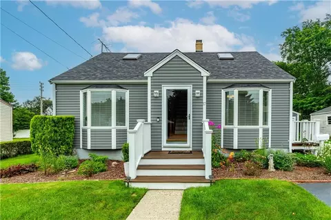 17 King Rd, Middletown, RI 02842
