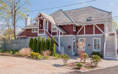 120 Rhode Island Ave #C, Newport, RI 02840