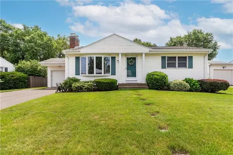15 Bellevue Blvd, East Providence, RI 02916