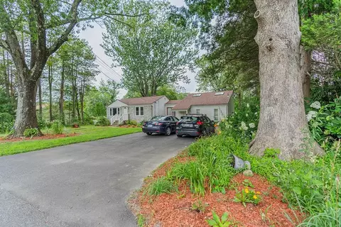 1825 Phenix Ave, Cranston, RI 02921