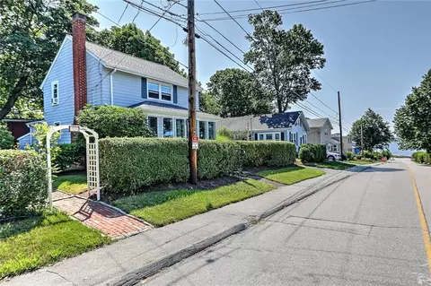 72 Bay Rd, Barrington, RI 02806