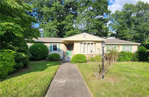3 Colony Dr, Johnston, RI 02919