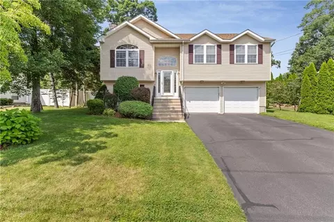 115 S Comstock Pkwy, Cranston, RI 02921