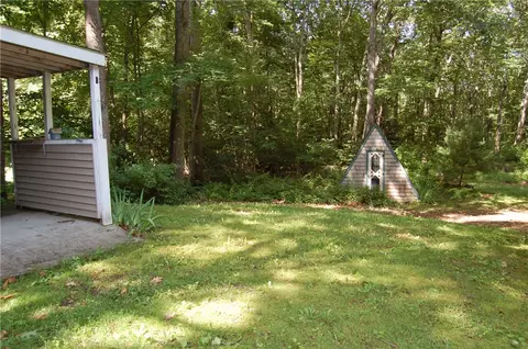 630 Maureen Cir, Mapleville, RI 02839 photo 9