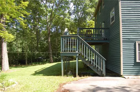 630 Maureen Cir, Mapleville, RI 02839 photo 2