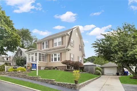 27 Peckham Ave, North Providence, RI 02908