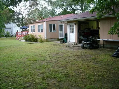 262 Pequot Ave, Warwick, RI 02889