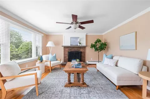 6 Caldarone St, Barrington, RI 02806