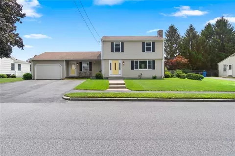 116 Locust Glen Dr, Cranston, RI 02921