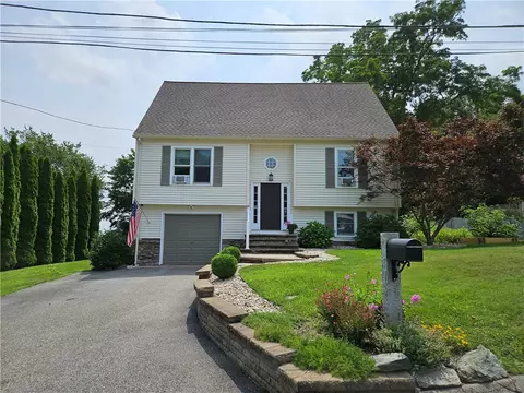 5 Hillcrest Ave, Johnston, RI 02919