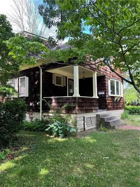 76 Lincoln Ave, Barrington, RI 02806