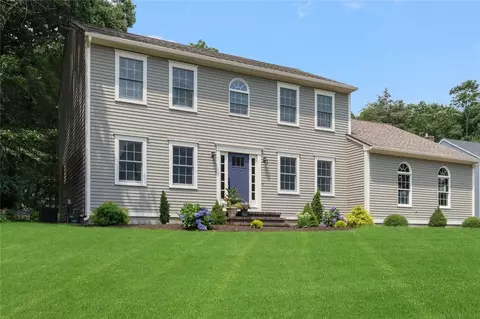 393 Laurel Ridge Ln, North Kingstown, RI 02852