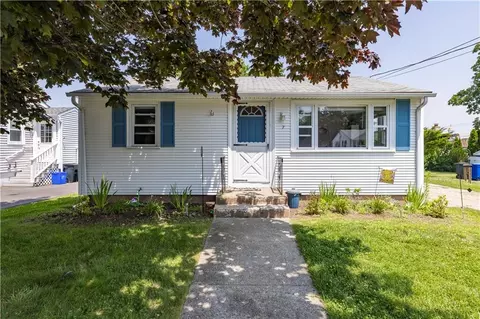 7 John St, Narragansett, RI 02882