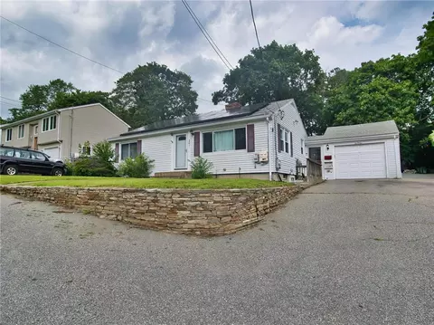 201 Curtis St, Cranston, RI 02920