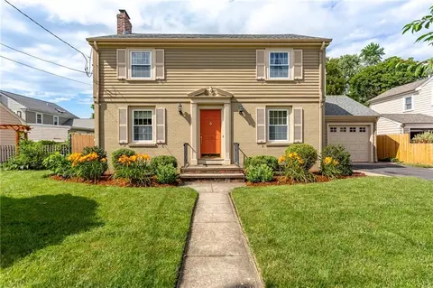 10 Little St, East Providence, RI 02916