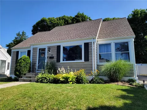 28 Hersey Rd, Cranston, RI 02910