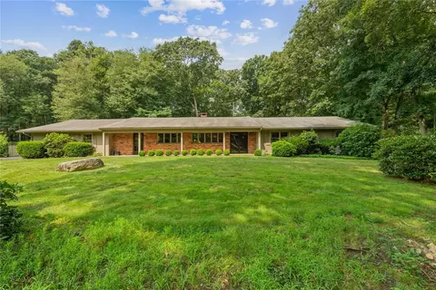 117 Heritage Dr, East Greenwich, RI 02818