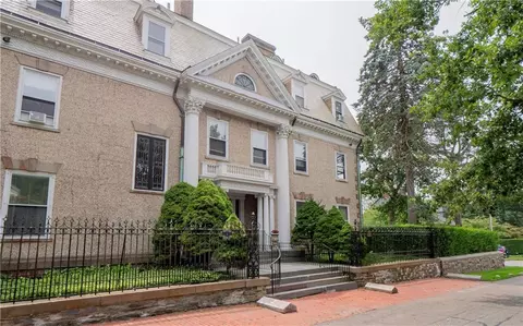 1 Oakwood Ter #2, Newport, RI 02840