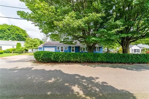 12 Ironwood Ct, Warwick, RI 02886
