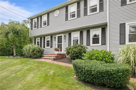 2 Stephen Dr, Bristol, RI 02809