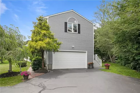 2 Stephen Dr, Bristol, RI 02809 photo 3