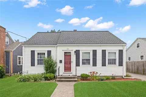 134 Edgemere Rd, Pawtucket, RI 02861