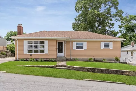 188 Dunedin St, Cranston, RI 02920
