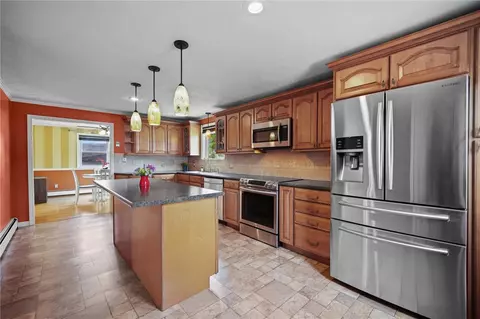 79 Collingwood Dr, Warwick, RI 02886