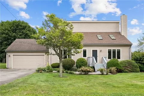 3 Barton Ln, Middletown, RI 02842