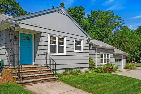 34 Child St, Portsmouth, RI 02871