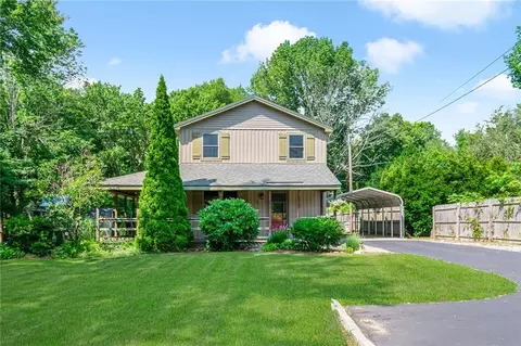 7 Oak St, Hopkinton, RI 02804