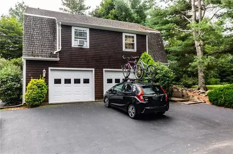 816 Boston Neck Rd, Narragansett, RI 02882