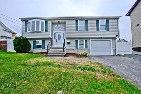 479 High St, Cumberland, RI 02864