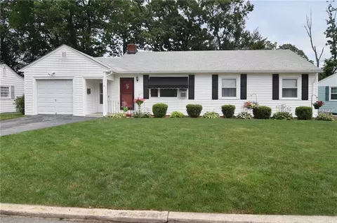 6 Plymouth Rd, North Providence, RI 02904