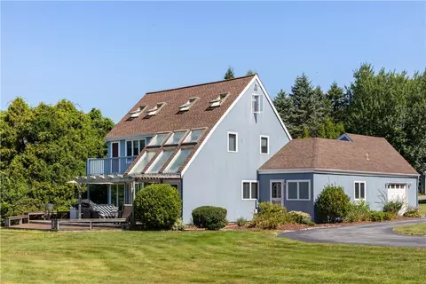 10 Coggeshall Way, Middletown, RI 02842