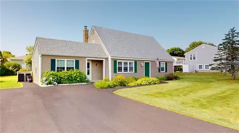 24 Davisville Ln, Narragansett, RI 02882