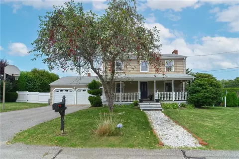 9 Macintosh Dr, Smithfield, RI 02828